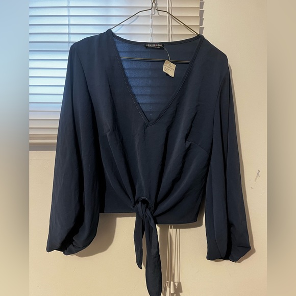 Fashion Nova Macey V Neck Top Blouse NWT - Picture 5 of 8